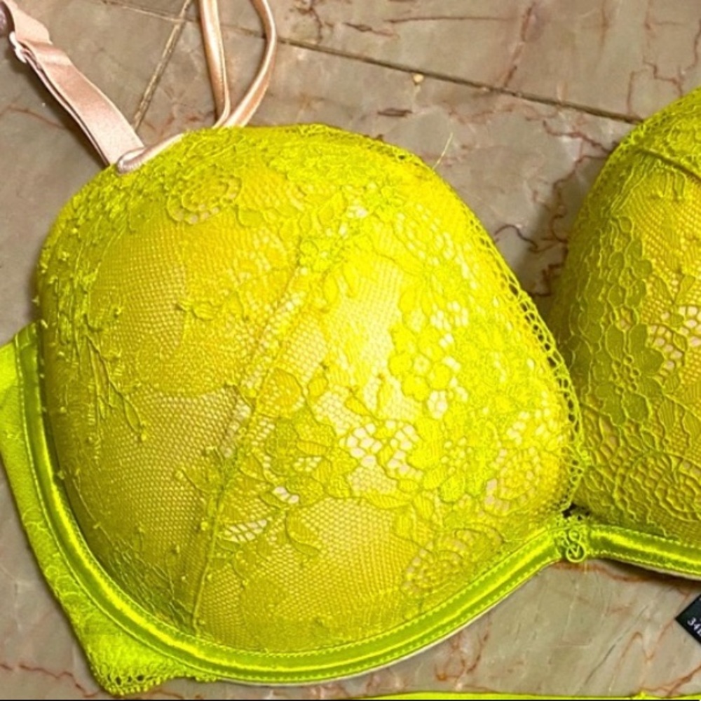 Victoria’s Secret push-up bra 34DD